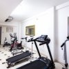 Palestra con tapis roulant e cyclette.