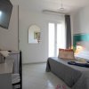 Camera con letto matrimoniale e TV.